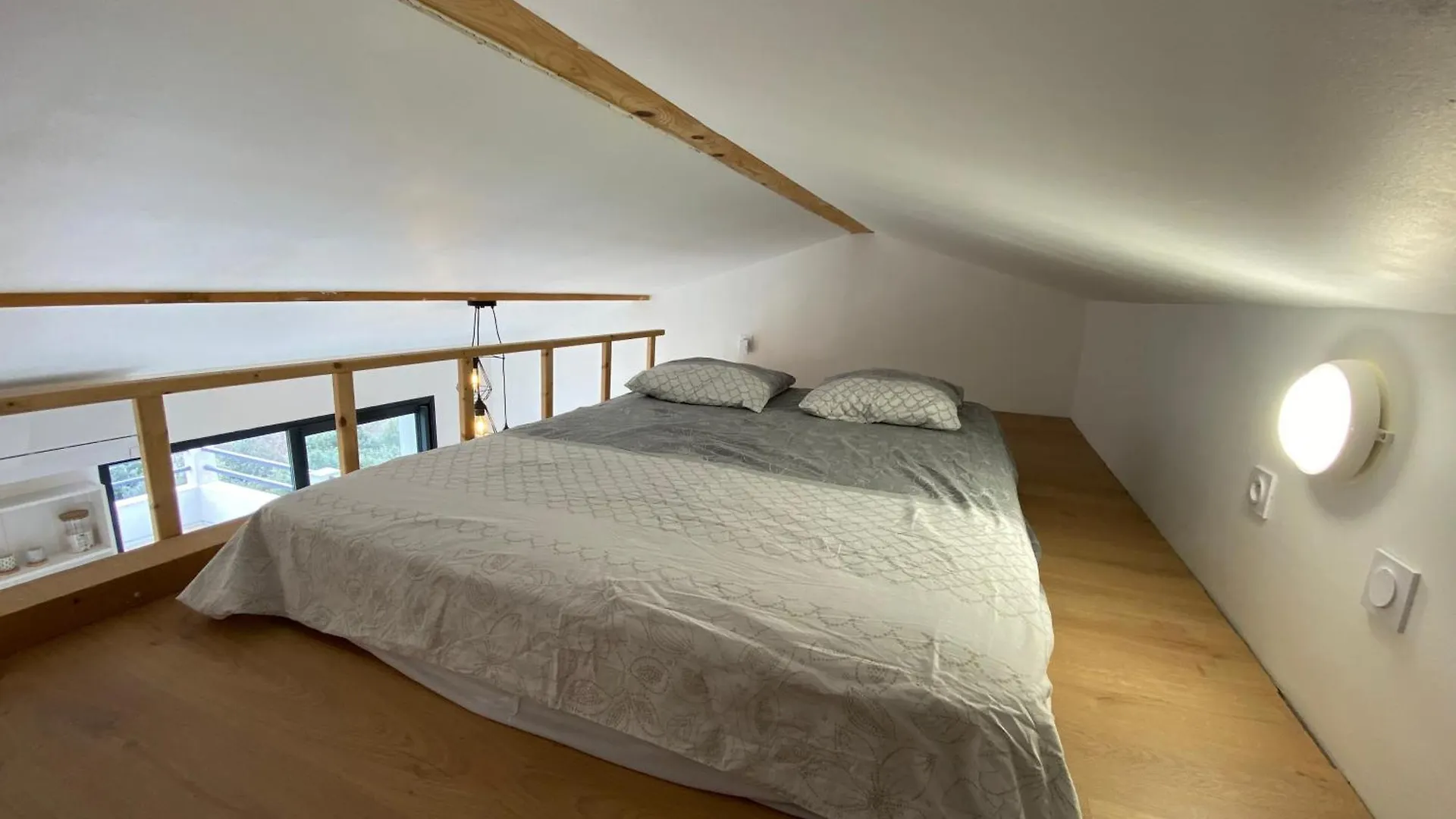 Studio Au Calme, Grande Terrasse Avec Vue Vallee Ginasservis 0*,  フランス