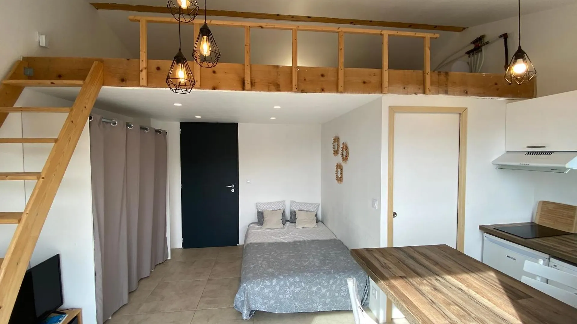 アパート Studio Au Calme, Grande Terrasse Avec Vue Vallee Ginasservis フランス
